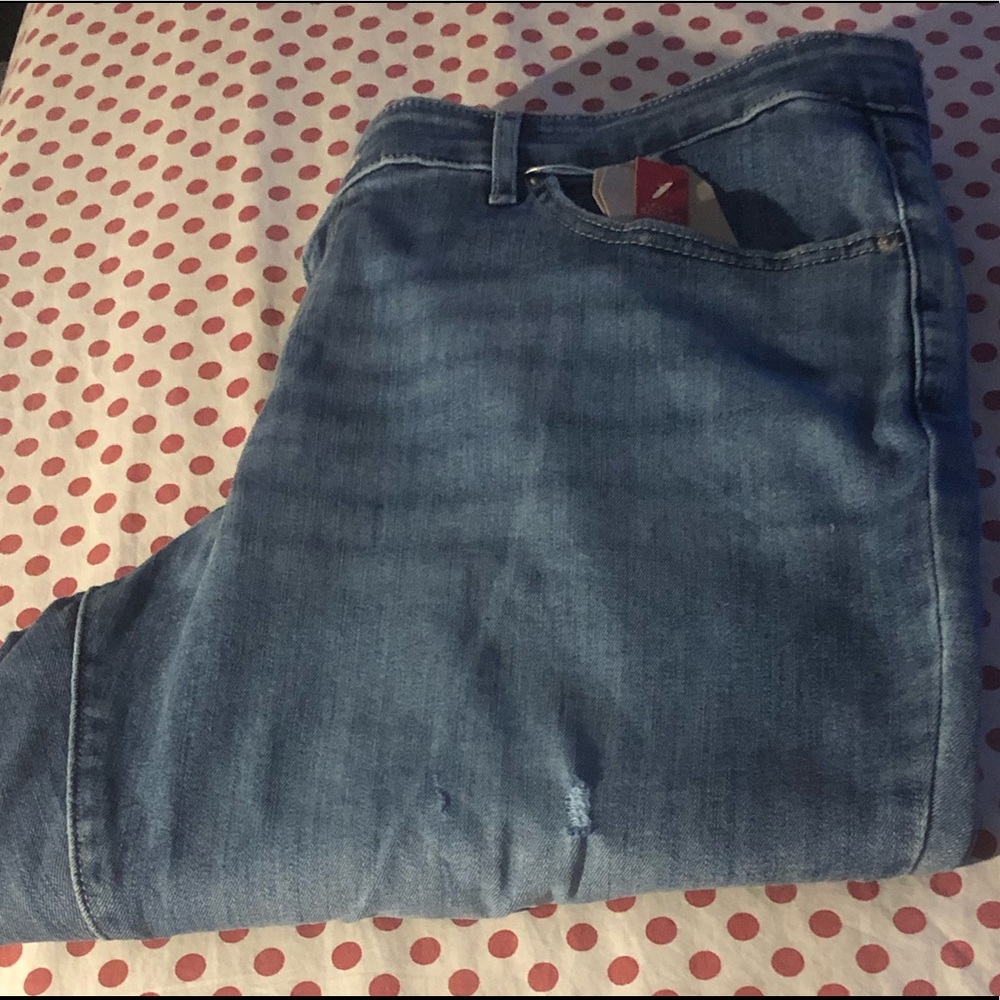 Plus Size Levi’s 711 Skinny, Sculpt Jeans - Picture 7 of 17